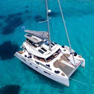 Paseo en catamarán de Chania a Antiguo Puerto Veneciano de Chania  & baño en el mar con DanEri Yachts Crete.