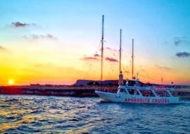 Privéboottocht bij zonsondergang naar Cape Greco en Blue Lagoon vanuit Protaras & Pernera met Aphrodite I Cruises Cyprus.