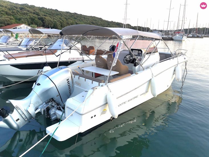 Atlantic Marine Open 750  is ready to navigate during the Boat Rental in Pula (up to 12 people) with FM Nautic Boat rental