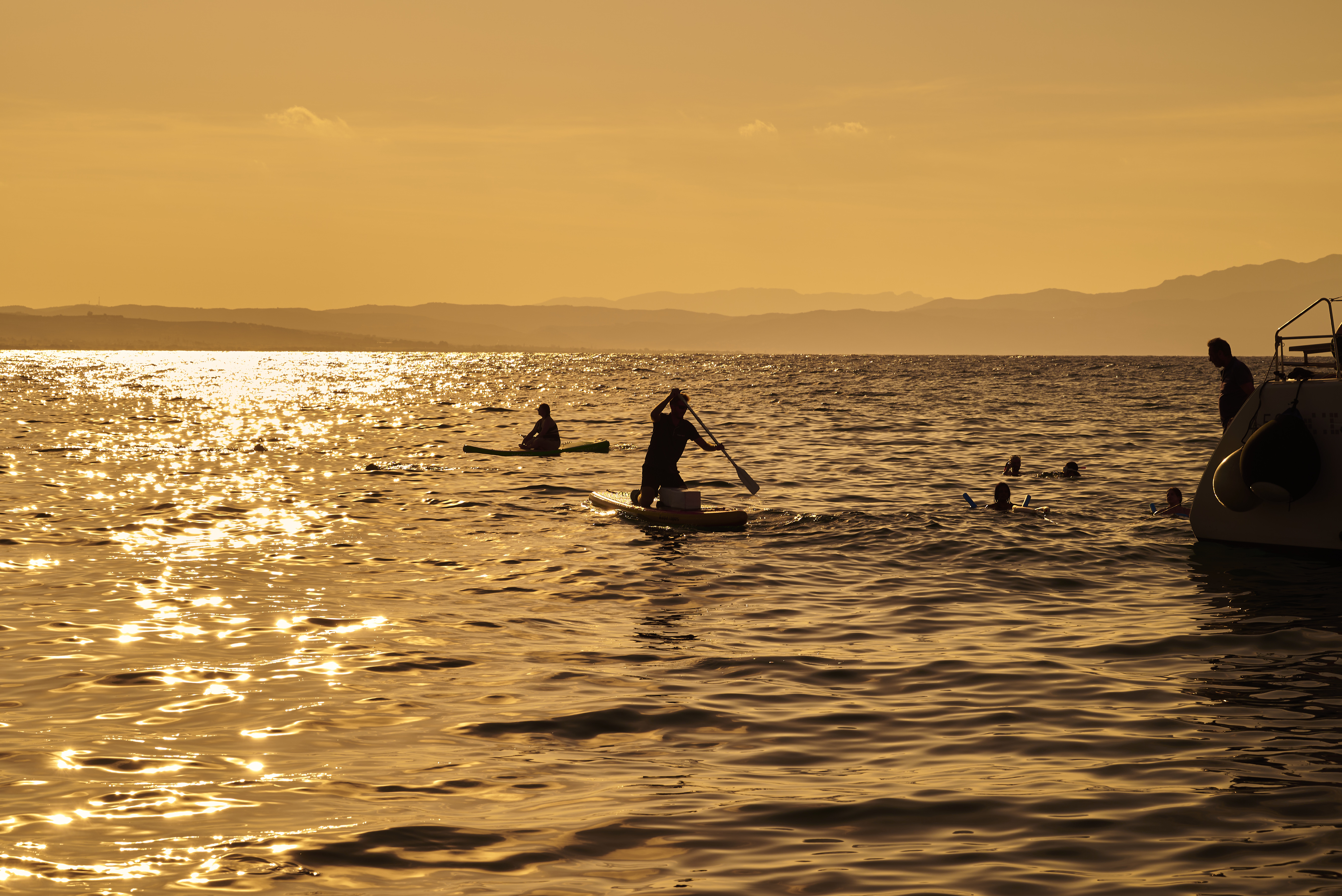 Balade en catamaran Kolymvari -  Vieux port vénitien de La Canée  & Baignade avec DanEri Yachts Crete.