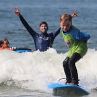 Boy taking surf lessons in Matosinhos (Porto) from Surfing Life Club Porto with Surfing Life Club Porto