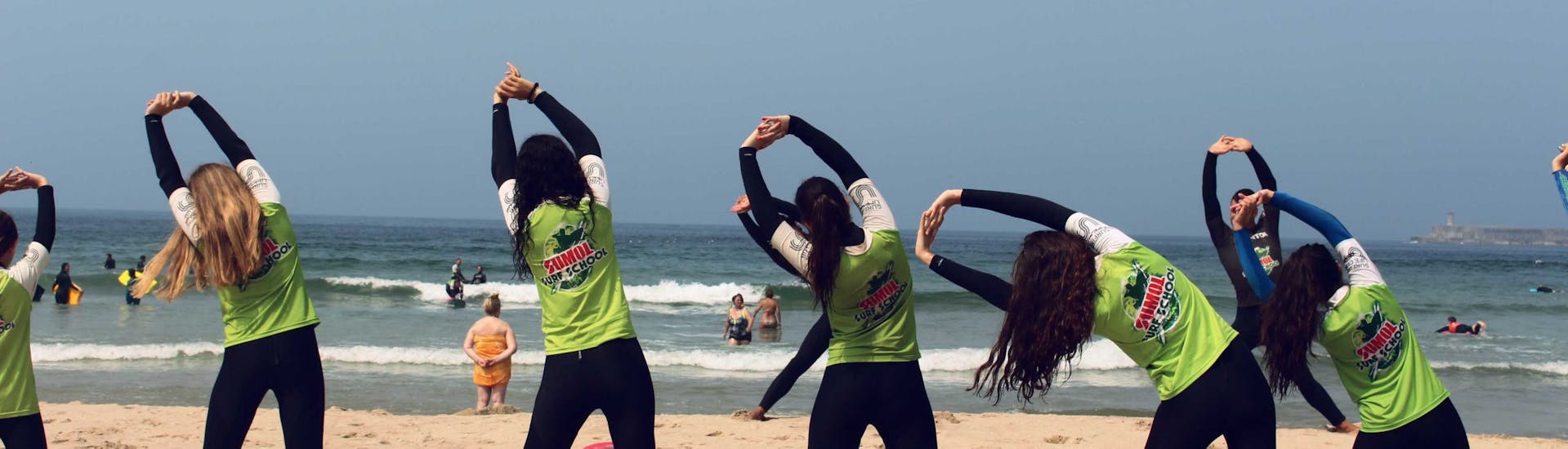 Participants warming up before their surfing Lesson in Matosinhos (Porto)  Surfing Life Porto