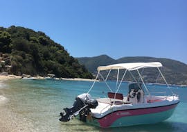 Alquiler de barco - Marathonisi Beach, Keri Caves & Laganas con Mistral Rentals Zakynthos.