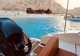 Paseo en barco privado de Kavos Psarou a Cuevas Azules Zakynthos  & baño en el mar con Mistral Rentals Zakynthos.