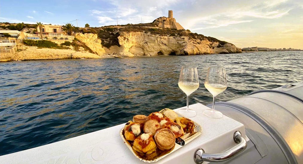 Sunset Boat Trip along the Coast of Cagliari with Apéritif