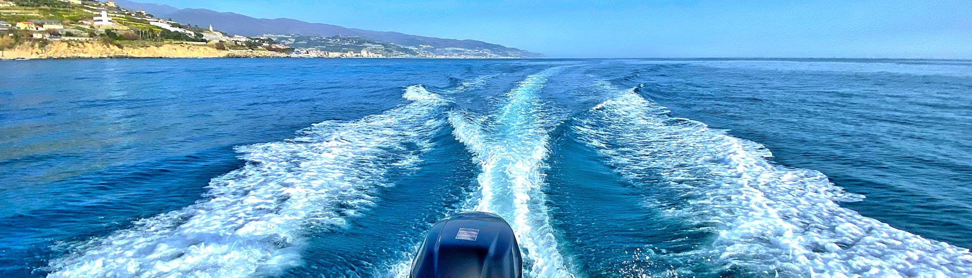 Gita in barca privata da Sanremo con soste per nuotare e aperitivo.