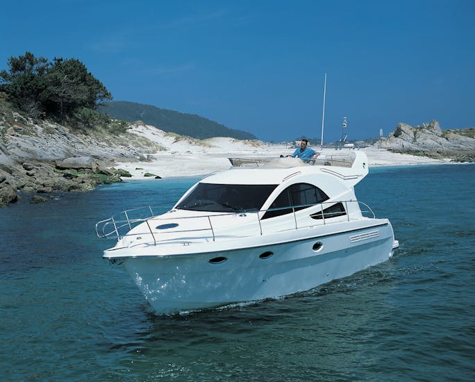 Yacht Rental in Latchi to the Blue Lagoon (up to 20 people).