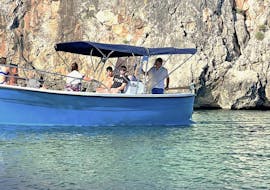 Location de bateau à Marina di Andrano (jusqu'à 9 pers.) - Santa Maria di Leuca, Grotta Palombara & Grotta Zinzulusa avec Poseidone Boat rental & Boat tours Salento.