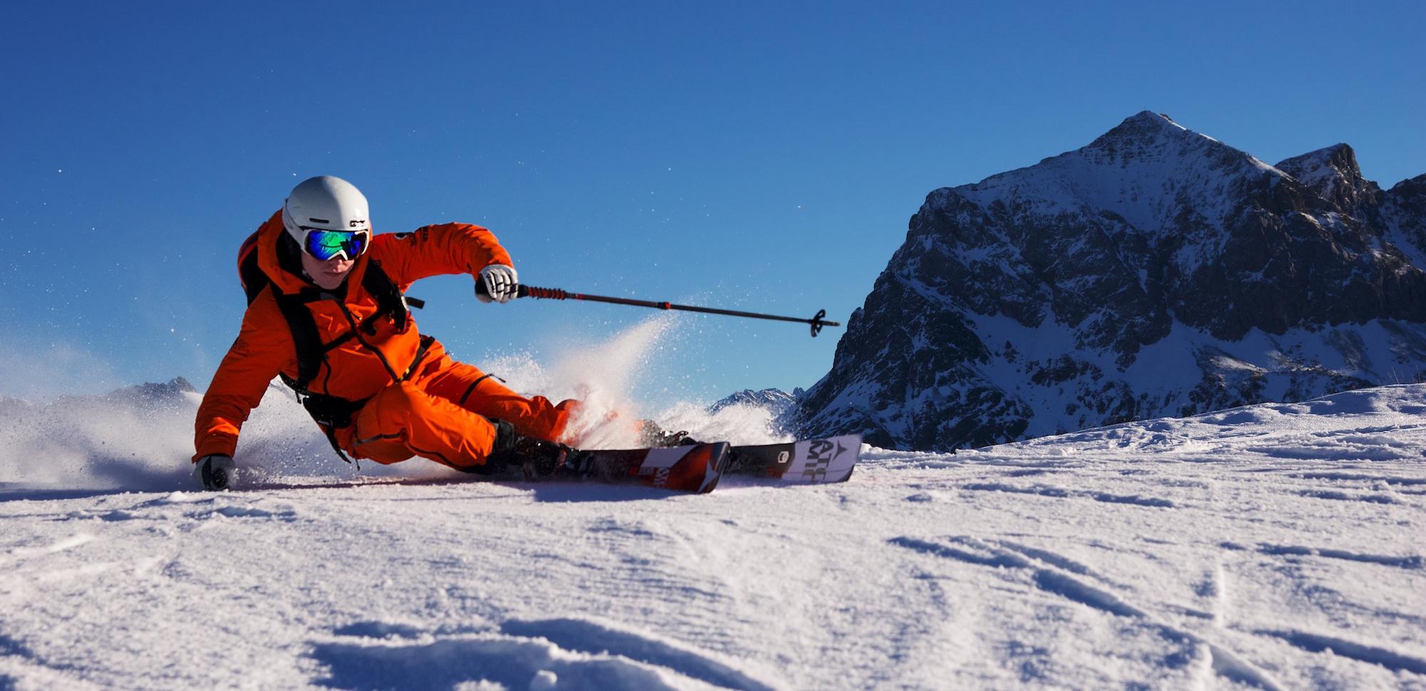 A skier skiing down a slope during the adult ski lessons "run of fame" with ski school Warth Vorarlberg Snowsports.