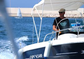 Paseo en barco privado a Polignano a Mare con baño en el mar & visita guiada con MonopoliBoat.