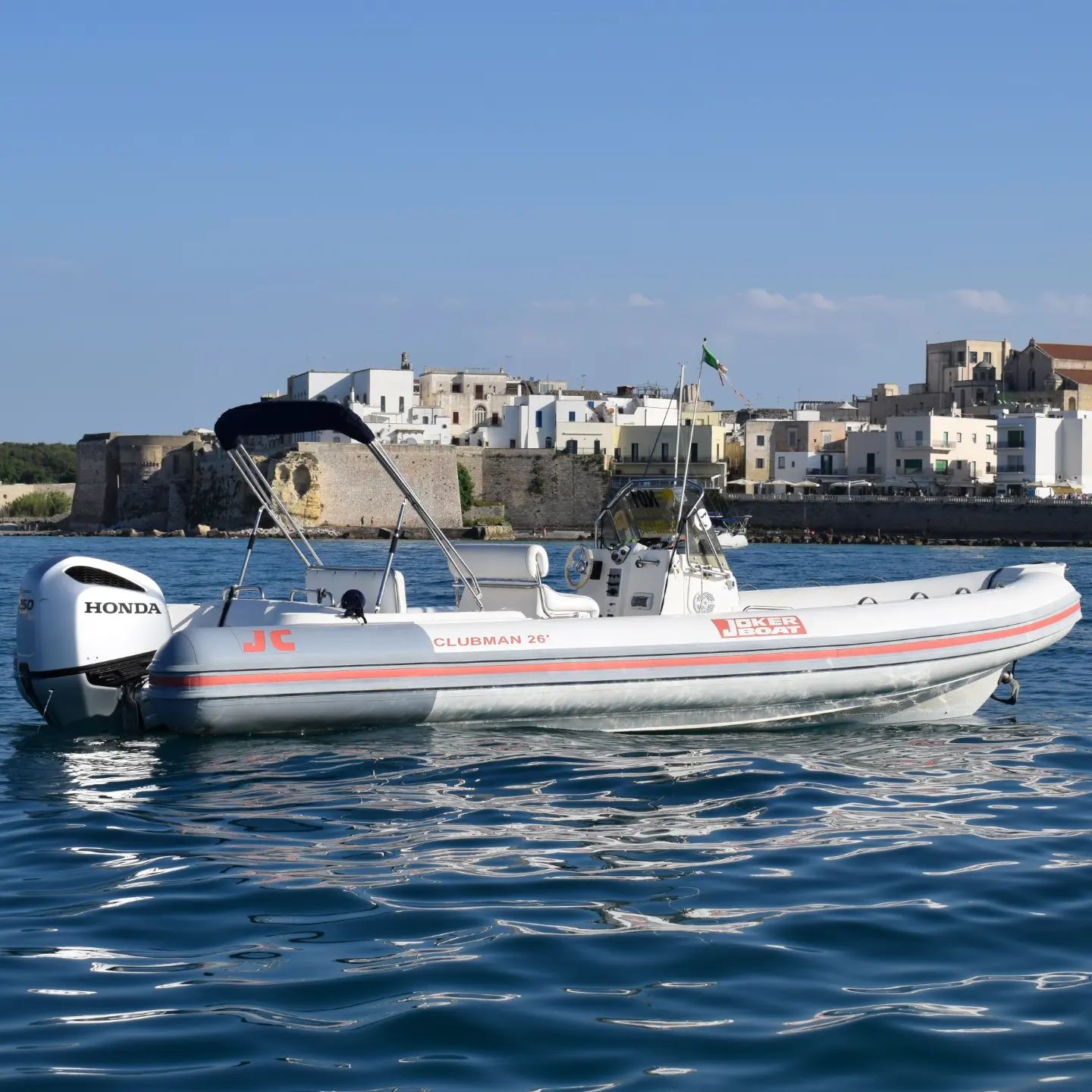 Gita in gommone da Otranto alla Torre Sant'Andrea con aperitivo con Salento Gite in Barca.