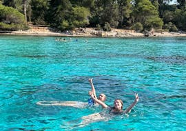 Girls having fun during their RIB Boat Trip to Lérins Islands and Cap d'Antibes from Nice with Snorkeling from Nissa Croisières .