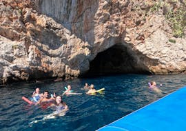 Group of people having fun in the Mala caves during their RIB Boat Trip to Saint-Jean-Cap-Ferrat and Monaco from Nice with Snorkeling from Nissa Croisières .