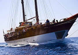 Gita in barca a vela a Comino  e bagno in mare con Hera Cruises Sliema.