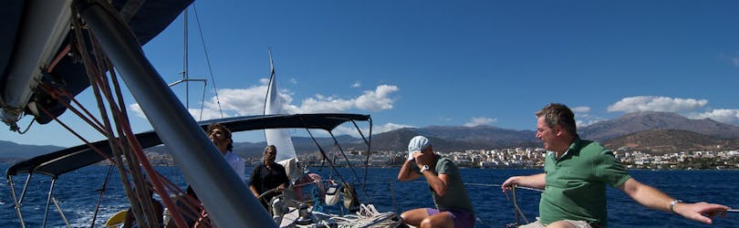 Volledige Dag Zeiltocht naar Zuid-Kreta met Lunch en Snorkelen Inbegrepen met Altersail Heraklion.