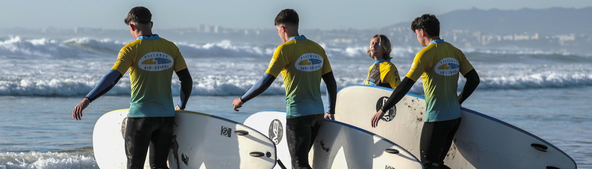 Lezioni private di surf a Costa da Caparica da 6 anni per tutti i livelli.