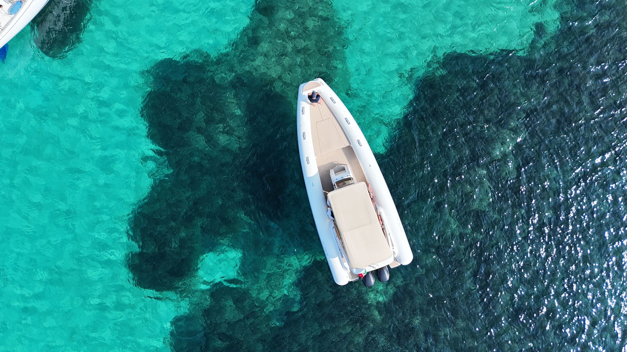 Gita in gommone privato a Favignana da Marsala con pranzo e aperitivo con Egadi Boat.