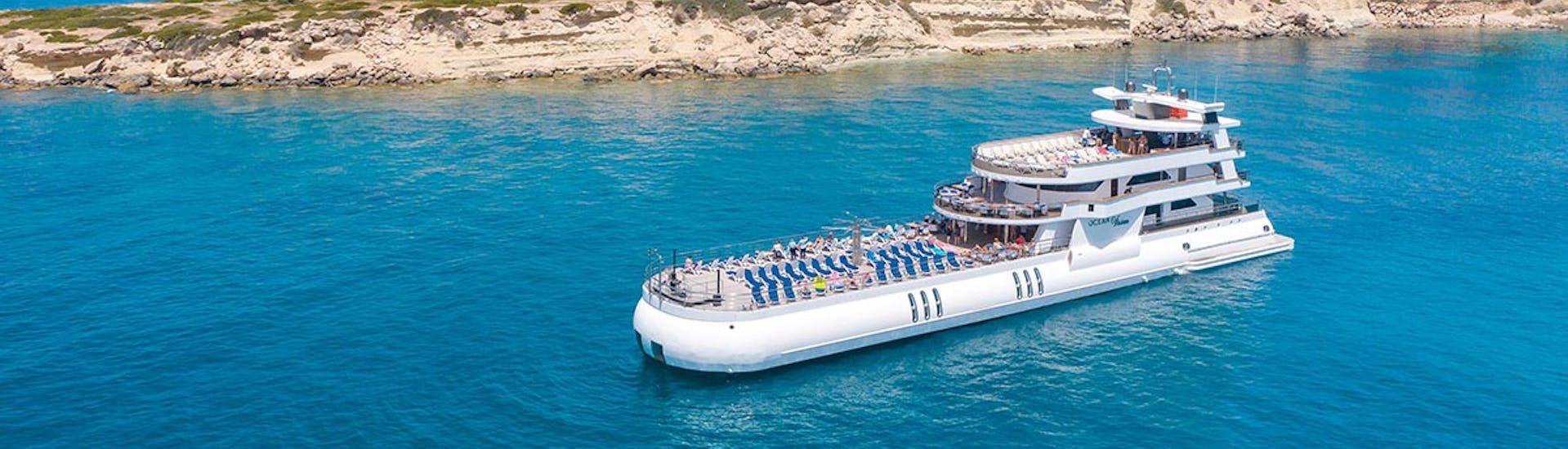 All-inclusive Bootstour zum Coral Bay ab Paphos & Latchi mit Abholservice.