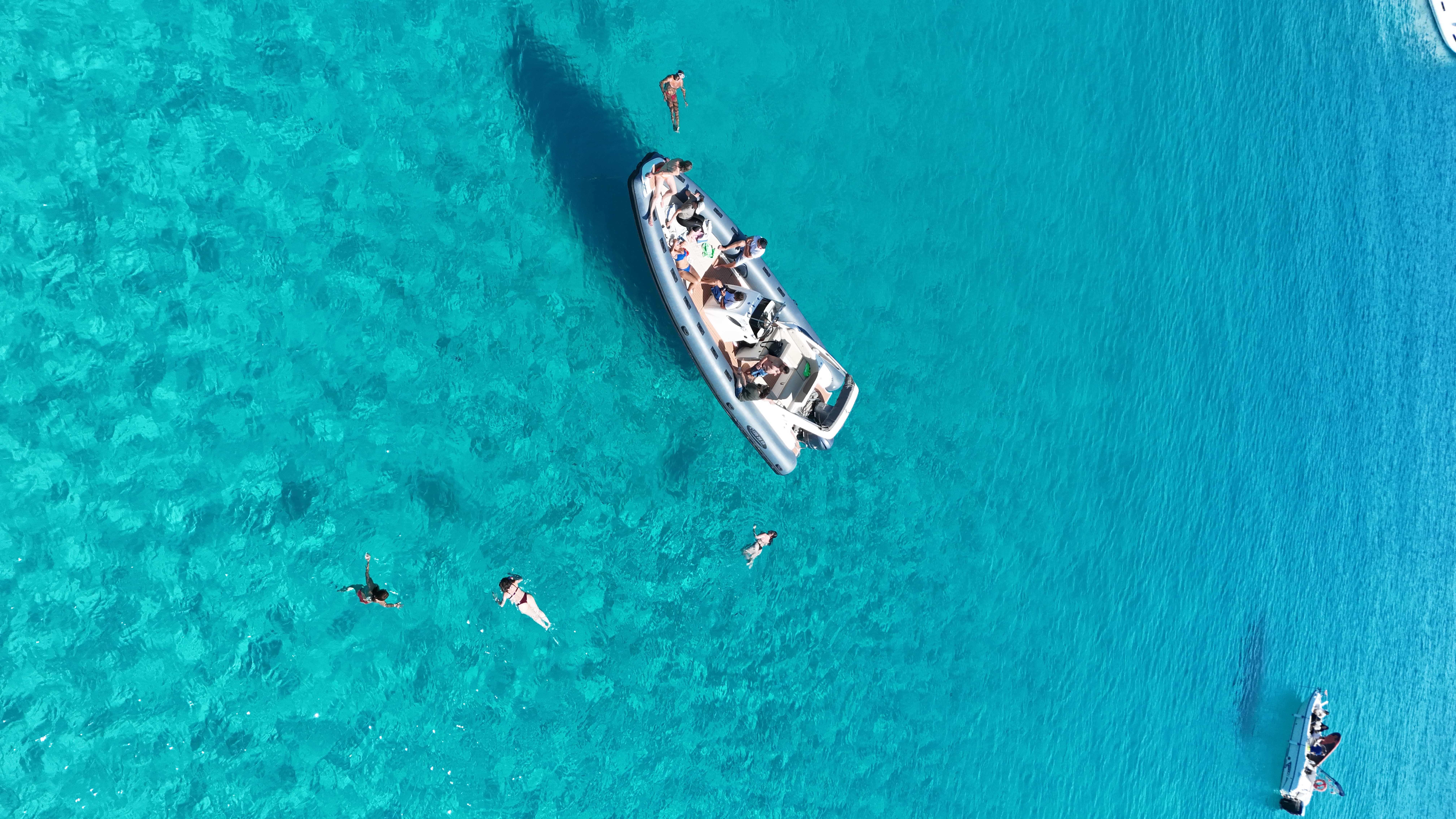 Gita in gommone a Favignana e Levanzo da Marsala con pranzo e aperitivo con Egadi Boat.