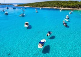 Vista panorámica de barcos a motor en Split con Waterworld Croatia