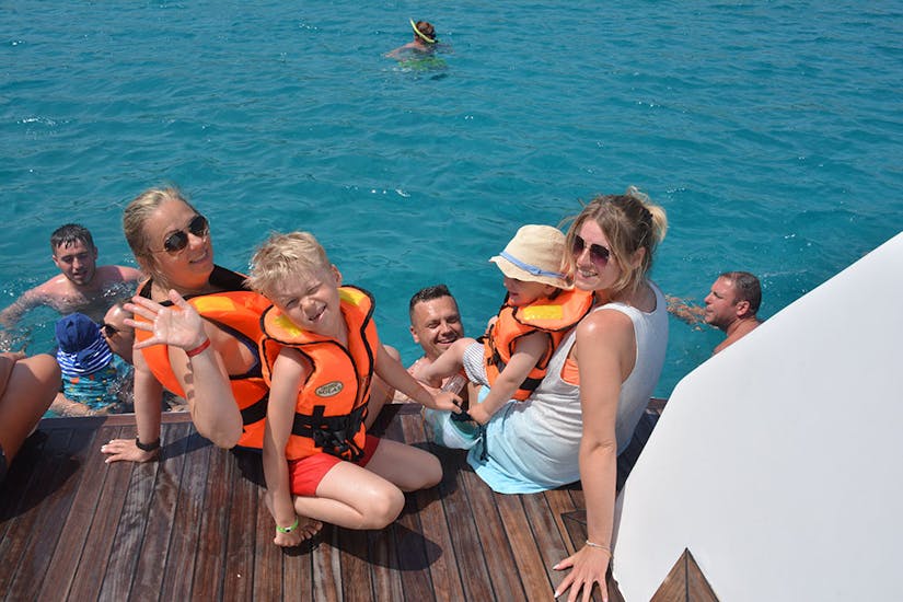 Gita in barca a Pafo con bagno in mare e visita turistica.
