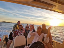 Amigos disfrutando en un barco privado en Split con Waterworld Croatia
