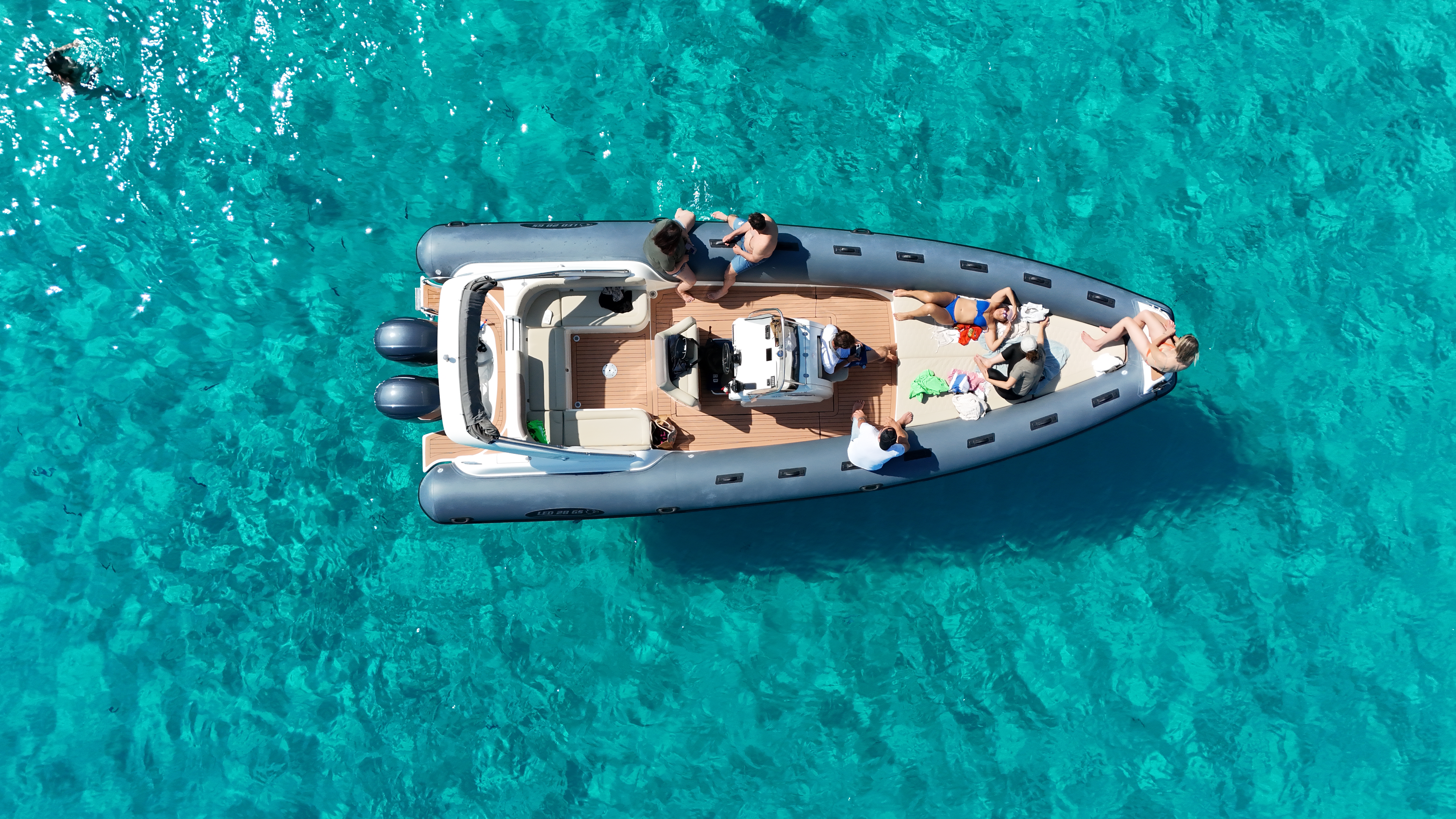 Gita in gommone privato a Favignana e Levanzo con partenza da Marsala con pranzo e aperitivo con Egadi Boat.