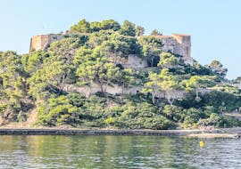 Paysage maginifique vu durant la Balade en bateau vers le Fort de Brégançon depuis Bormes-les-Mimosas avec Latitude Verte Bormes-les-Mimosas.