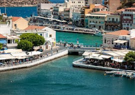 Gita in barca a Spinalonga con bagno in mare e visita turistica con Platanos Tours Crete.