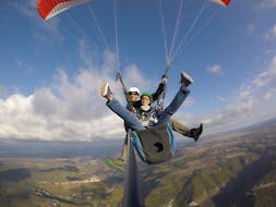 Akrobatik Tandem Paragliding (ab 11 J.) - Millau mit Tête à l’EnvAIR Parapente Millau.