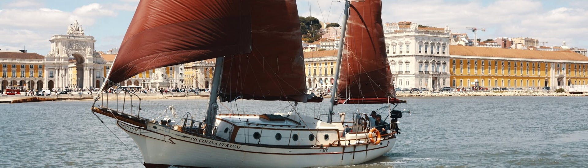Paseo en velero privado de Lisboa a Tajo.
