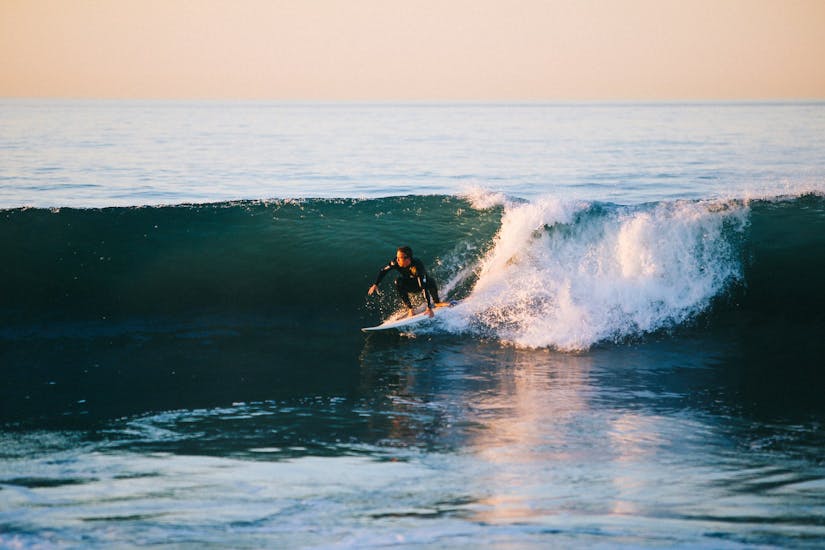 Lezioni private di surf a Sintra da 8 anni per tutti i livelli.