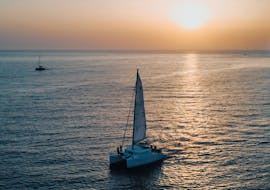 Balade en catamaran Vlychada - White Beach  & Baignade avec Santorini Sailing Star Luxury.