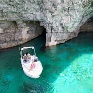 Paseo en barco privado de Sliema a Santa Maria Caves  & baño en el mar con A1 Boat Charters Malta.