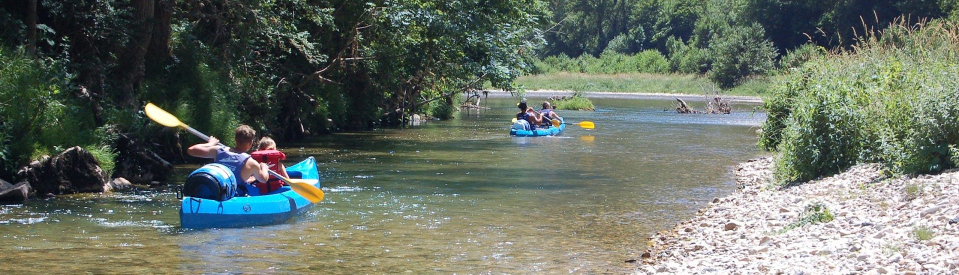 Canoë sur la rivière du Tarn pendant la balade en Canoë-kayak sur le Tarn de Castelbouc - 19km avec Lo Canoë.