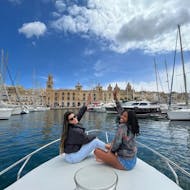 Paseo en barco privado de Sliema a Marsamxett Harbour con baño en el mar & visita guiada con A1 Boat Charters Malta.