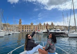Gita privata in barca da Sliema a Marsamxett Harbour con bagno in mare e visita turistica con A1 Boat Charters Malta.