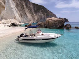 Paseo en barco privado de Agios Sostis a Agios Sostis  & baño en el mar con My Local Sea Zakynthos.