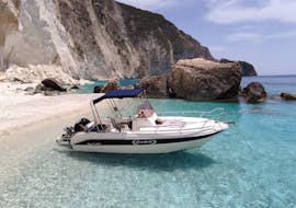 Paseo en barco privado de Agios Sostis a Agios Sostis  & baño en el mar con My Local Sea Zakynthos.