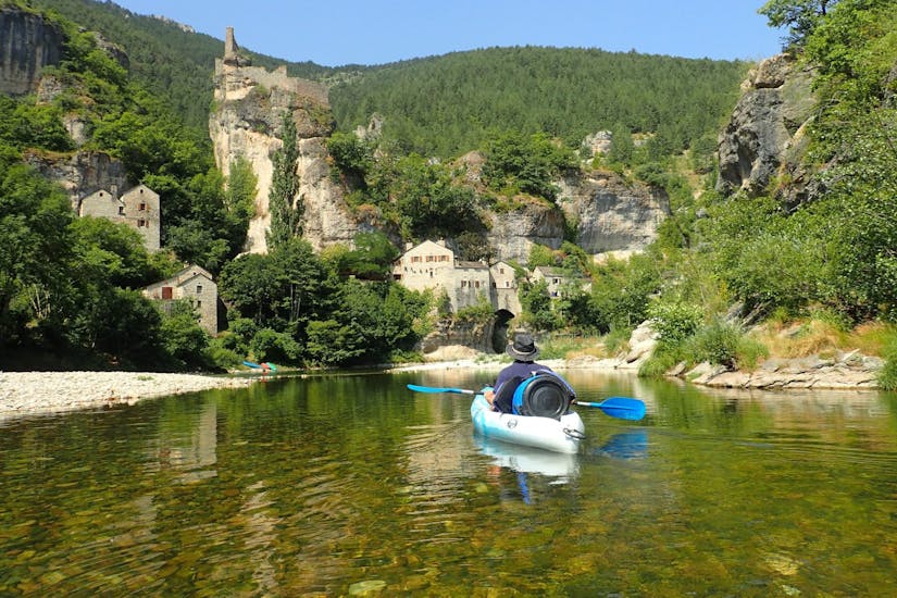 Canoes and kayaks on water during the Lo Canoë's 2 Day Kayak & Canoe Hire from Castelbouc to Baumes Basses - 29km.