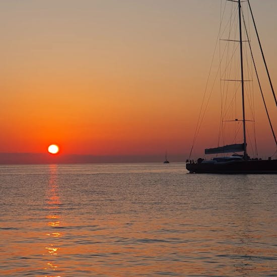 Gita in barca privata al tramonto da Palermo a Mondello con skipper.
