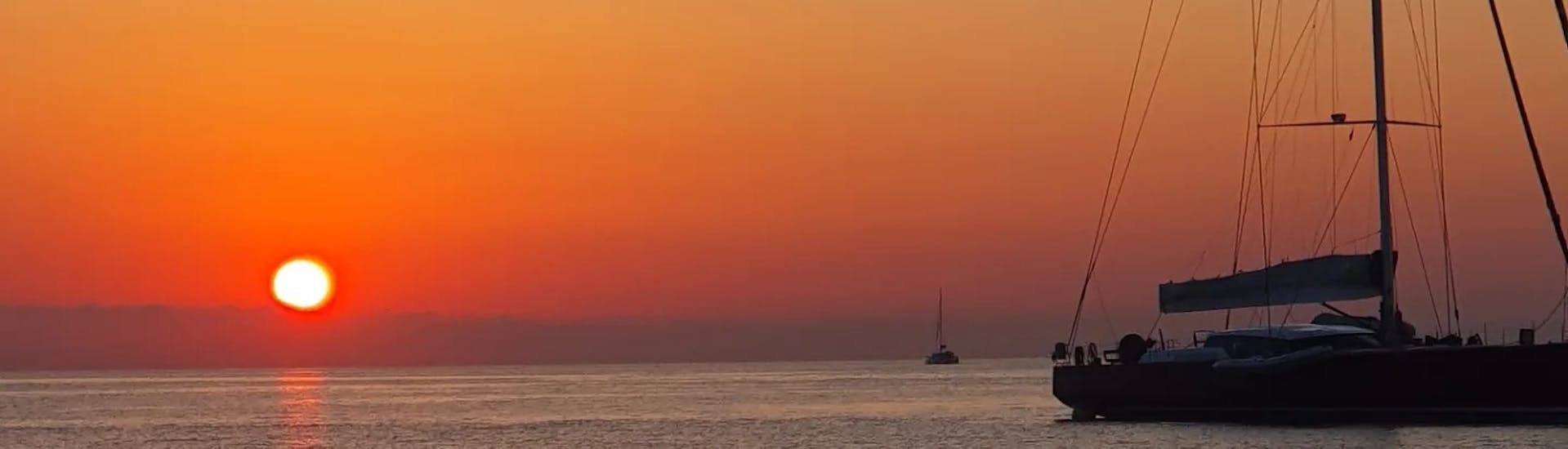 Gita in barca privata al tramonto da Palermo a Mondello con skipper.
