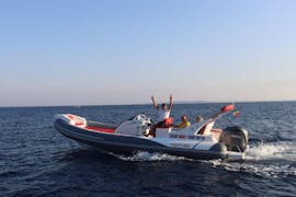 Gita in gommone privato a Favignana e Levanzo con snorkeling e aperitivo con Egadi Boat Tour Trapani.