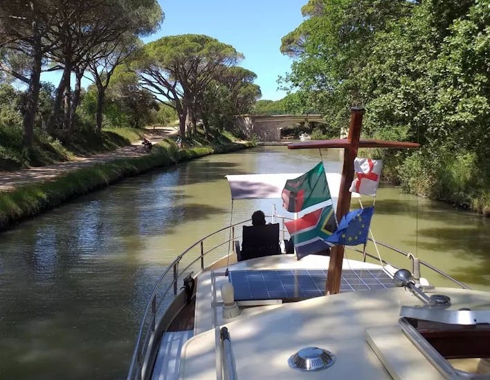 The Exclusive Cruises boat currently moving upstream on the canal du midi.