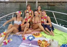 Giro in barca privato lungo la Baia di Naxos e Taormina con aperitivo con Escursioni Poseidon Messina.
