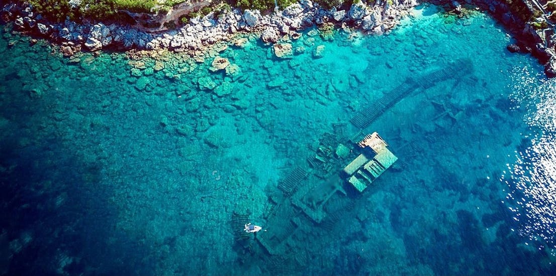 The shipwreck that is just outside of Mokalo Bay that is visited on the Boat Trip to Korčula Town, Shipwreck with snorkeling.