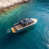 Gita in barca a Korčula  e bagno in mare con Promare Boat Charter Makarska.