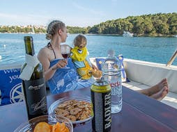 Paseo en barco privado de Pula city a Fratarski otok (Veruda)  & baño en el mar con Pula Boat Tours Croatia.