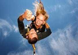 Close-up photo of a couple participating in tandem bungee jumping at Novalja Zrće Beach with Bungee Site Zrce.