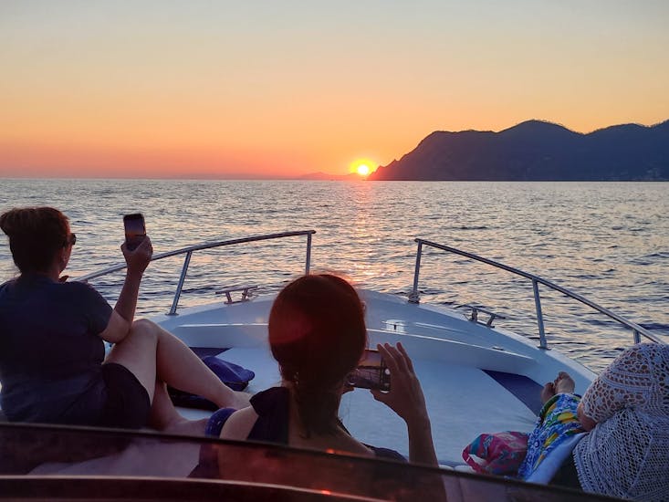 Private Sunset Boat Trip from Vernazza to Cinque Terre with Aperitif.